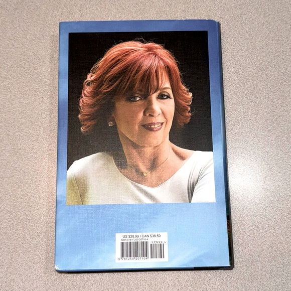 Hideaway by Nora Roberts - hardcover, 454 pages - Picture 4 of 9